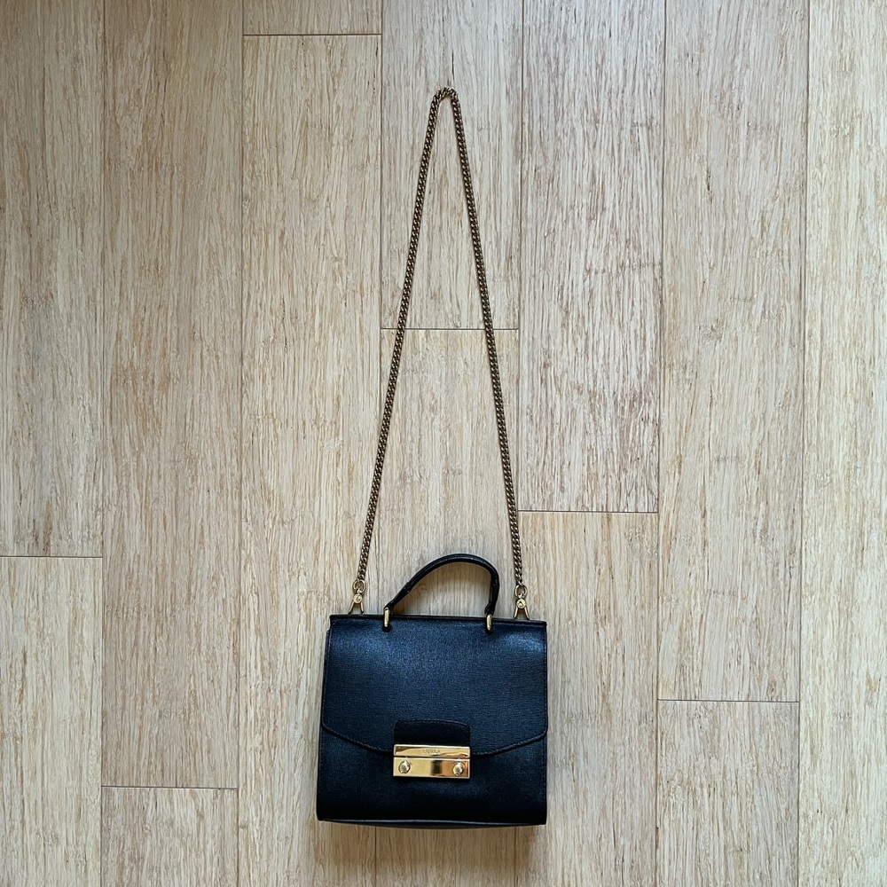 Furla Crossbody/Shoulder bag in black. 100% authentic Furla brand.